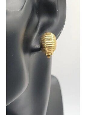 Vintage TAT Ribbed Domed Shell Clip On Earrings Gold Tone Huggie Clip Earrings